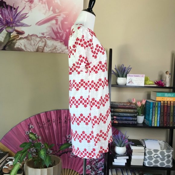 ✨NEW Lulu’s White & Red Eyelit Shift Dress - Picture 9 of 11